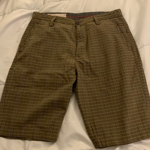 Volcom - Picture 1 of 2